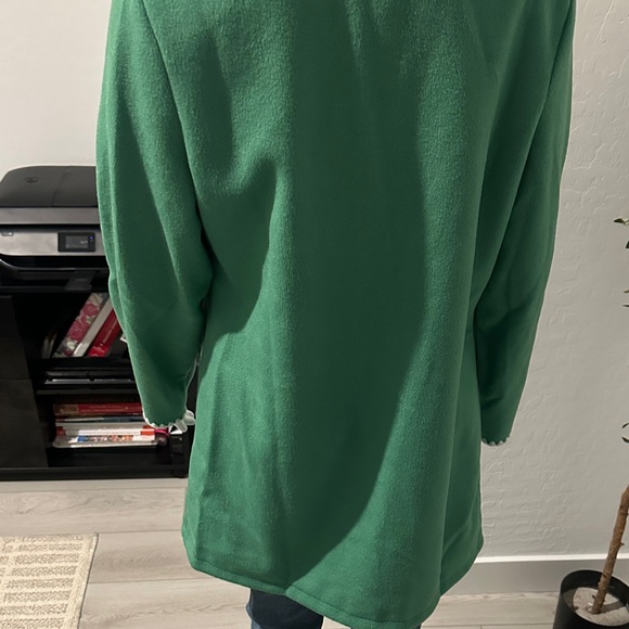 Chic Green Blazer with White Detailing - Picture 6 of 10